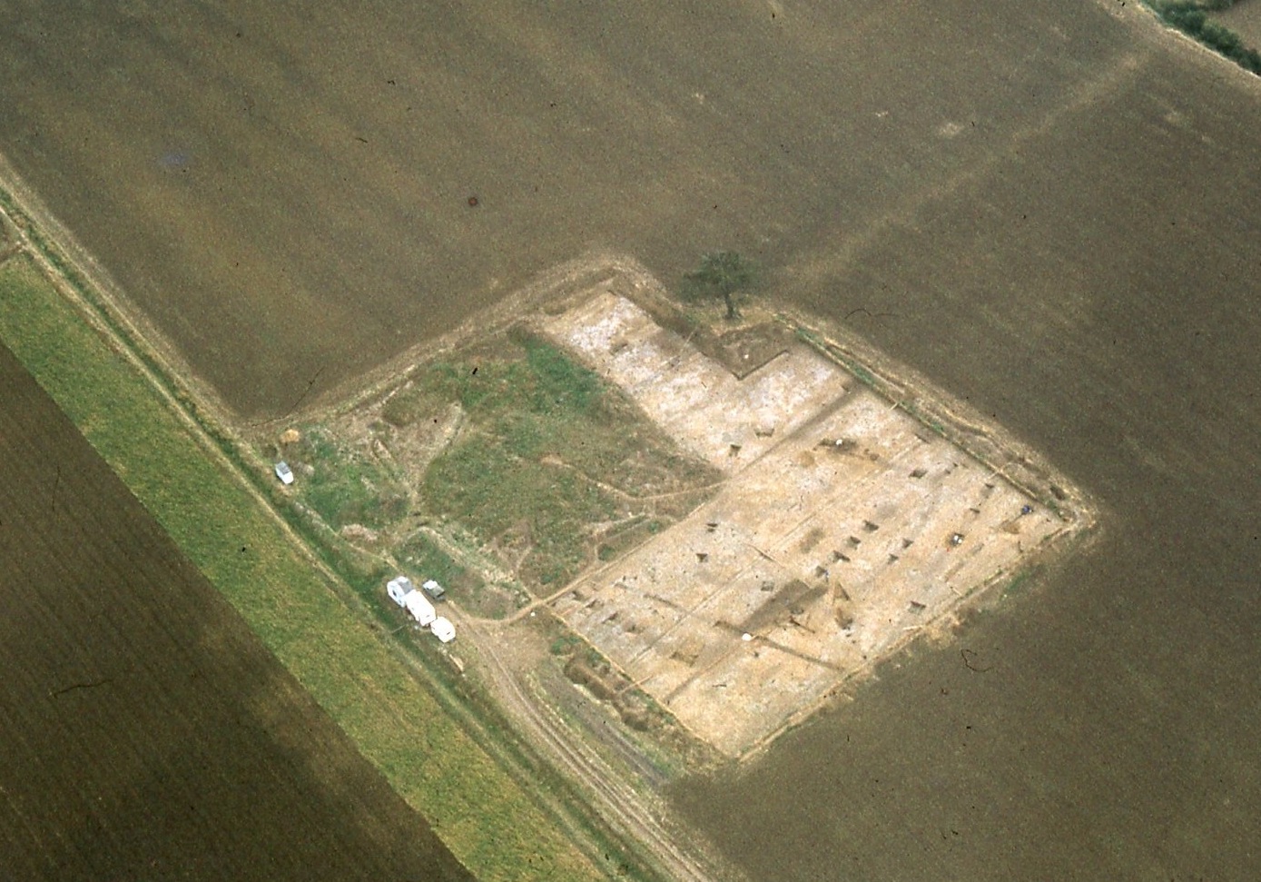 1978 excavation, the 1977 investigation area is used as a spoil heap